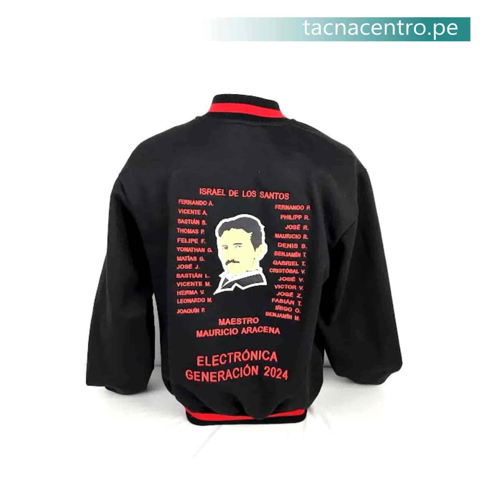 evidencia de producto terminado casaca americana de promocion terminada con nombres bordados en la espalda e imagen estampada