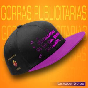 gorra publicitaria drill color negro y lila modelo snapback con logo bordado tacna centro peru