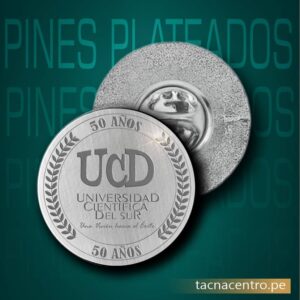 pin metalico plateado con logo de universidad tacna centro peru